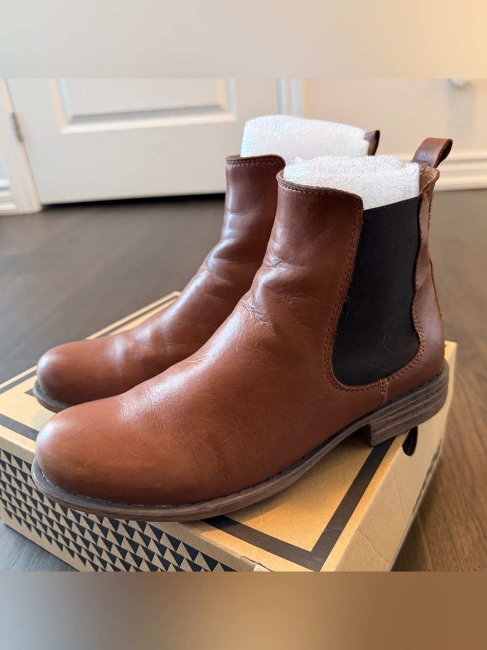 Women’s Brown Chelsea Boot - Classic Slip-On Leather